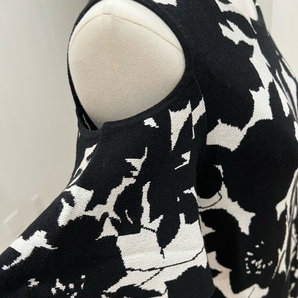 Ann Taylor Black and White Floral Cold Shoulder Sweater Casual Dress SZ MP - Picture 10 of 12
